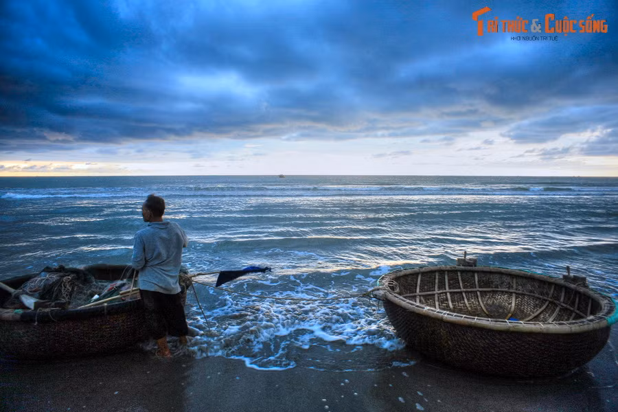 7. Hà Tĩnh (137 km bờ biển). Địa phương giáp biển: Nghi Xuân, Lộc Hà, Thạch Hà, Cẩm Xuyên, Kỳ Anh (huyện), Kỳ Anh (thị xã). Ảnh: Bãi biển Thiên Cầm (huyện Cẩm Xuyên).