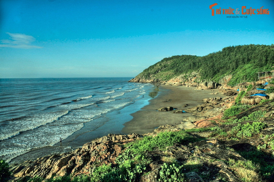 15. Thanh Hóa (102 km bờ biển). Địa phương giáp biển: Nga Sơn, Hậu Lộc, Hoằng Hóa, Sầm Sơn, Quảng Xương, Nghi Sơn. Ảnh: Cảnh biển ở thành phố Sầm Sơn.