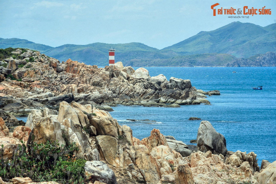  6. Phú Yên (182 km bờ biển). Địa phương giáp biển: Sông Cầu, Tuy An, Tuy Hòa, Đông Hòa. Ảnh: Gành Đèn (huyện Tuy An).