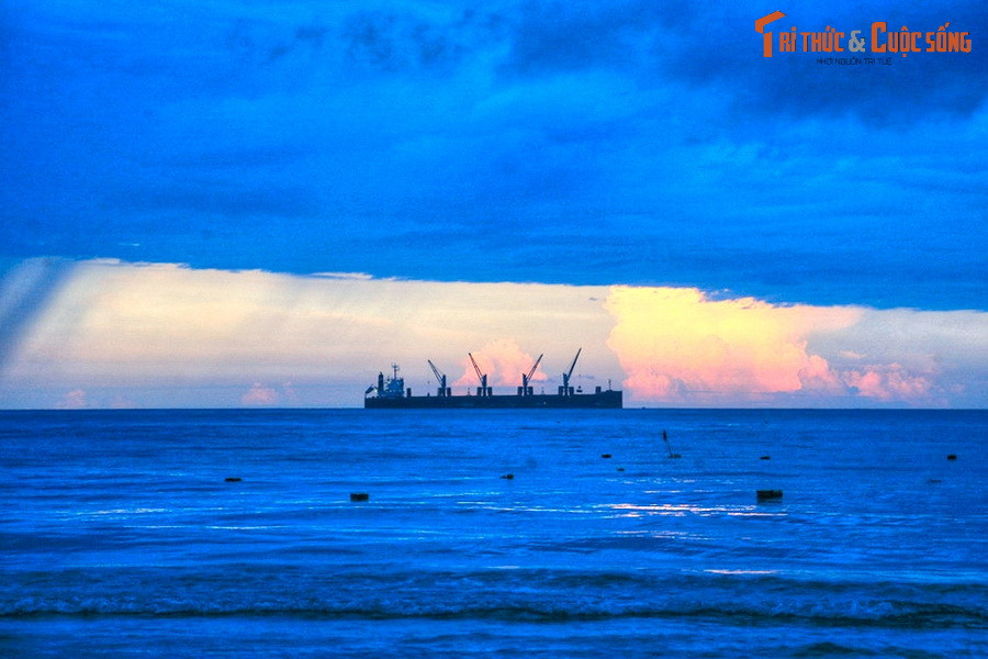 9. Quảng Ngãi (130 km bờ biển). Địa phương giáp biển: Bình Sơn, Quảng Ngãi, Mộ Đức, Đức Phổ, Lý Sơn. Ảnh: Biển Sa huỳnh (huyện Đức Phổ).