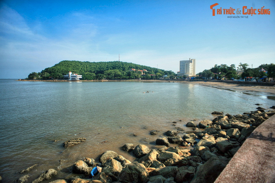  11. Hải Phòng (125 km bờ biển). Địa phương giáp biển: Cát Hải, Hải An, Dương Kinh, Đồ Sơn, Kiến Thụy, Tiên Lãng, Bạch Long Vĩ. Ảnh: Cảnh biển ở quận Đồ Sơn.