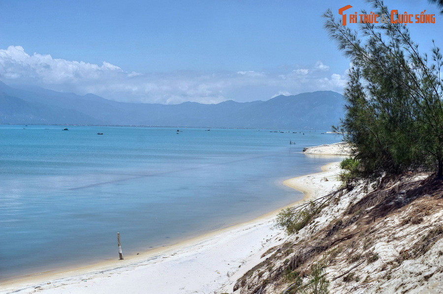  1. Khánh Hòa (370 km bờ biển). Địa phương giáp biển: Vạn Ninh, Ninh Hòa, Nha Trang, Cam Lâm, Cam Ranh, Trường Sa. Ảnh: Vịnh Vân Phong (huyện Vạn Ninh).