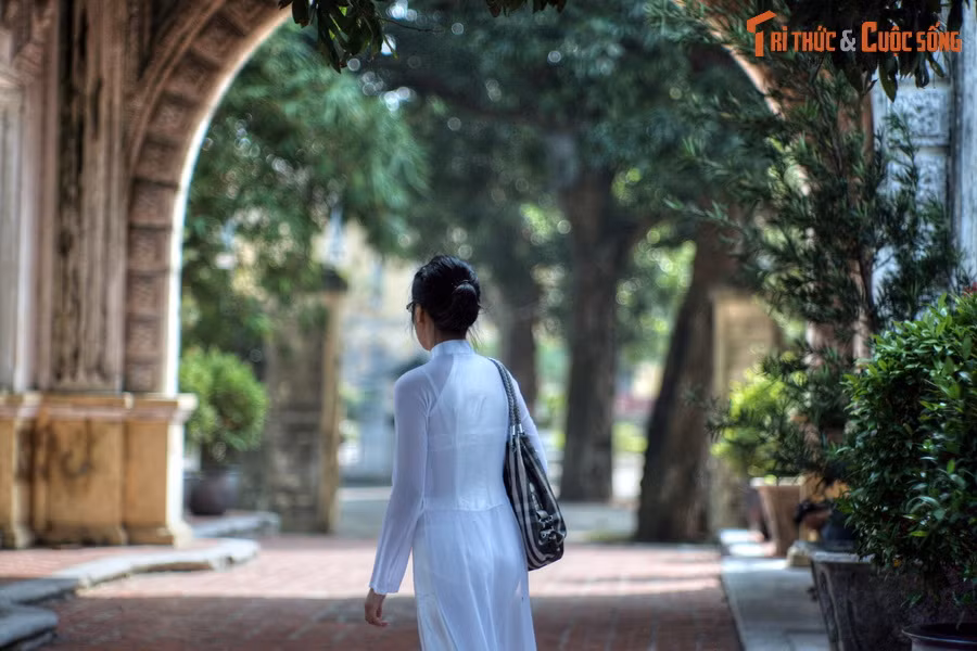 Khoảng không gian tuyệt vời của tòa nhà này cũng là nơi lưu giữ rất nhiều kỷ niệm của các thế hệ học trò trường Bưởi - Chu Văn An.