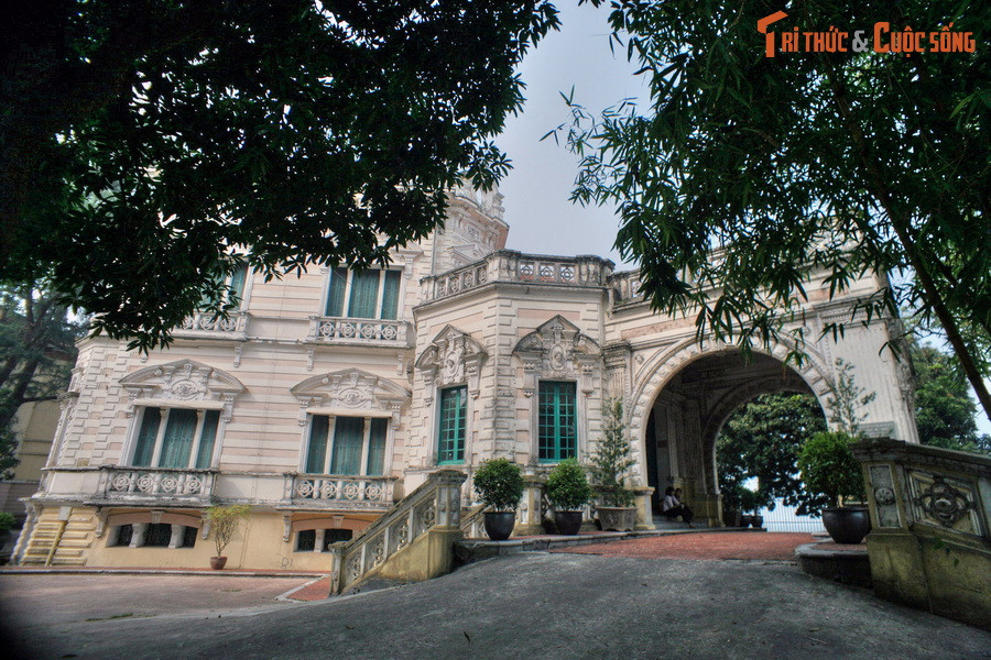 Vào năm 1999, với sự giúp đỡ tài chính của vùng Île-de-France (vùng thủ đô của nước Pháp), Nhà Bát Giác đã được tu bổ toàn diện.