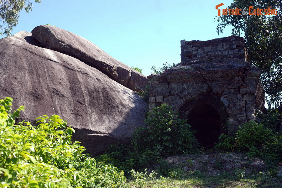 Vào năm 1863, vâng mệnh vua Tự Đức, ông Nguyễn Công Tấn lãnh chức Tiễu Phủ Sứ vùng núi của các tỉnh Nam Ngãi Bình Phú, thực hiện nhiệm vụ bình định các man tộc ở khu vực. Đây là nguồn gốc tên gọi chùa Bình Man.