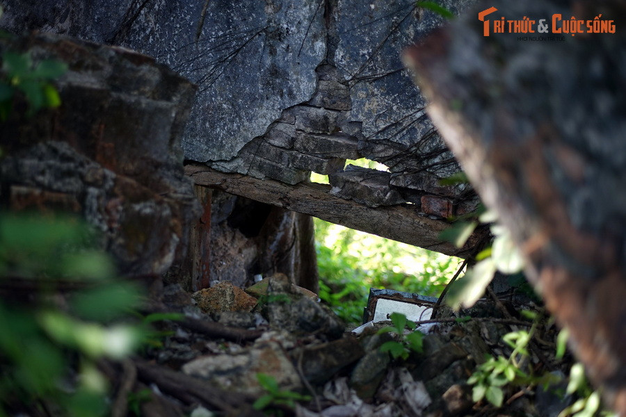 Khi cuộc kháng chiến chống Pháp bùng nổ, chùa Thạch Sơn đã bị đạn bom phá hủy nặng nề và rơi vào hoang tàn. Ngôi chùa tuyệt đẹp trở thành phế tích chỉ sau 4 thập niên tồn tại.