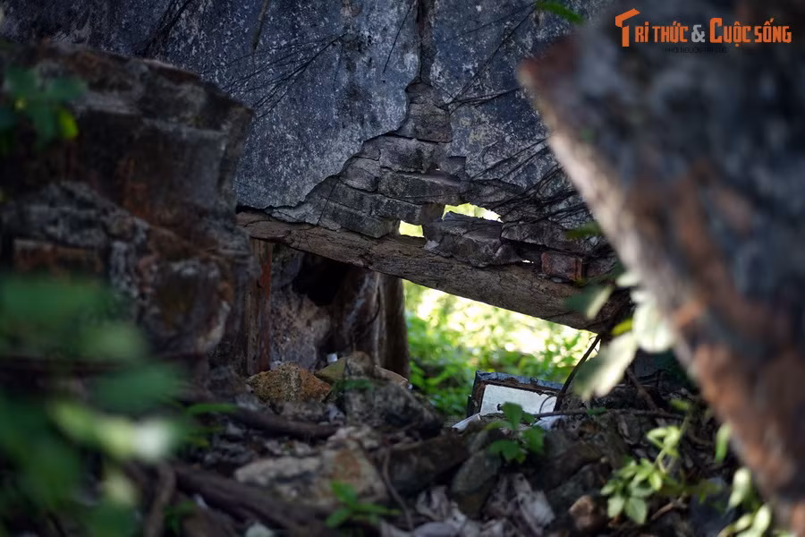 Khi cuộc kháng chiến chống Pháp bùng nổ, chùa Thạch Sơn đã bị đạn bom phá hủy nặng nề và rơi vào hoang tàn. Ngôi chùa tuyệt đẹp trở thành phế tích chỉ sau 4 thập niên tồn tại.