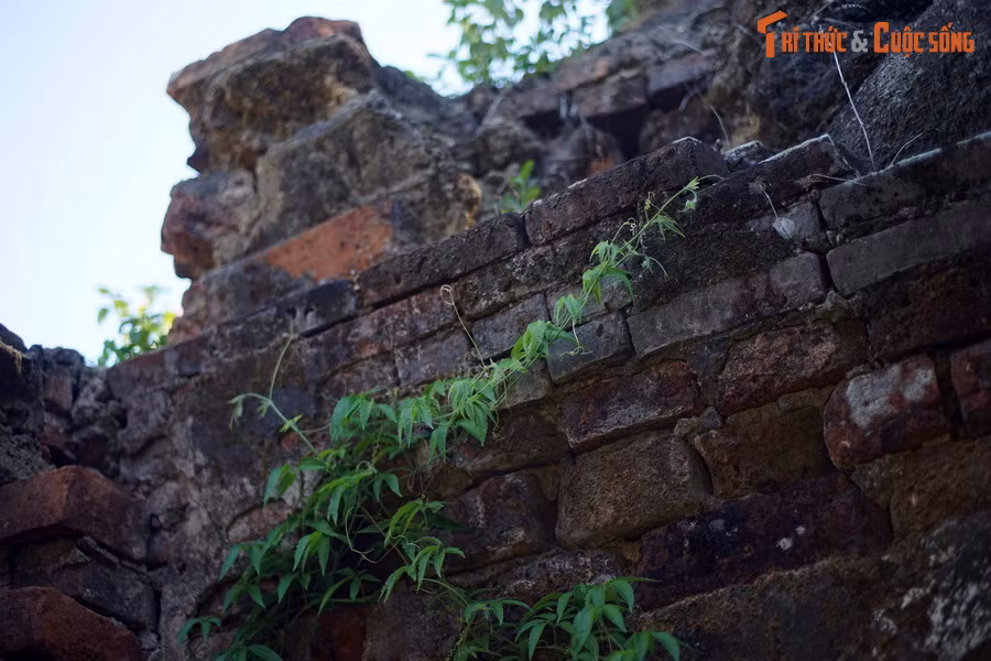 Chùa Bình Man tồn tại đến năm 1906 thì hoang phế. Quan Cần Chánh điện đại học sĩ Trí Chánh Thạch Trì Nguyễn Thân đề xuất xây dựng chùa Thạch Sơn trên núi Phú Thọ. Tượng Phật của chùa Bình Man được rước trên quãng đường hơn 40 km để về thờ ở ngôi chùa mới.