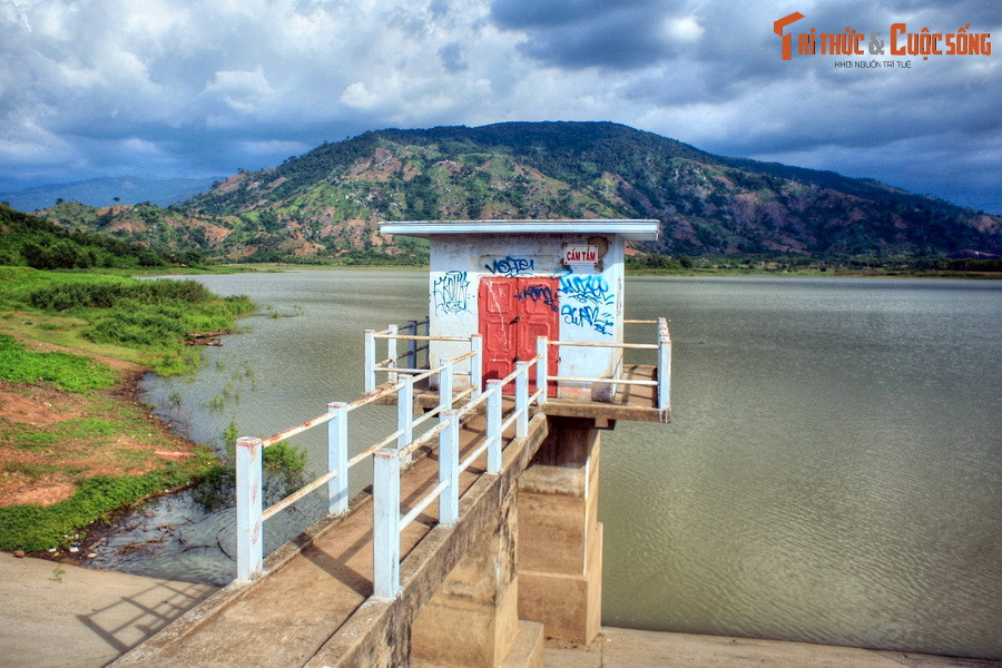Hiện tại, hồ Yang Reh chưa được biết đến rộng rãi trong cộng đồng du lịch. Đa phần du khách chỉ biết đến hồ nước này một cách tình cờ khi đi trên Quốc lộ 27.