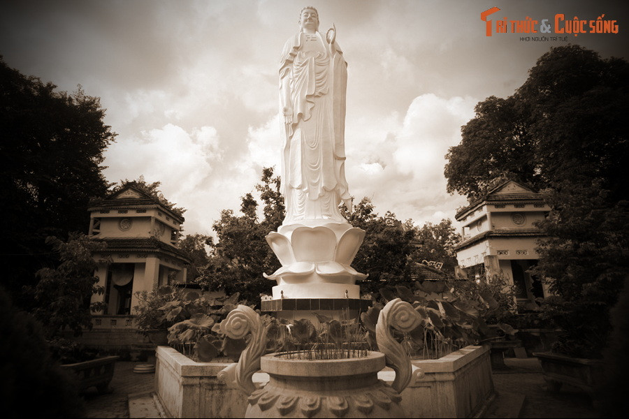 Vị thiền sư Bảo Ấn - tổ sư thứ ba của chùa - trong lúc hành thiền thì được báo mộng bởi một vị hộ pháp. Vị hộ pháp đó bảo vị sư đến làng Chí Thượng thỉnh quả chuông ấy về.