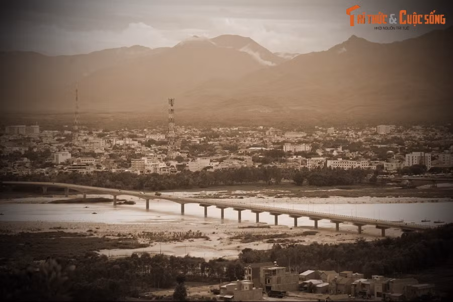 Và sau khi thỉnh về và cầu nguyện thì tiếng chuông mỗi khi được đánh đã vang vọng khắp vùng như ngày nay...