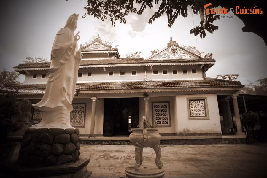 Đó là lịch sử hình thành của chùa Thiên Ấn. Và thiền sư Pháp Hóa chính là vị Tổ sư sáng lập nên ngôi chùa danh tiếng này.