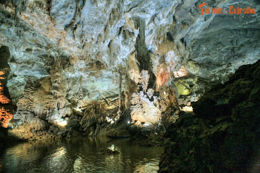 Cảnh tượng siêu thực bên trong động Phong Nha - một trong những hang động đẹp nhất thế giới.