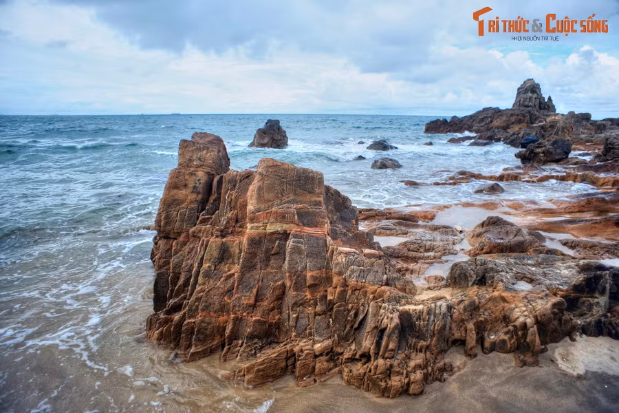 Một góc Bãi Đá Nhảy, một danh thắng của tỉnh Quảng Bình, thuộc địa phận huyện Bố Trạch.