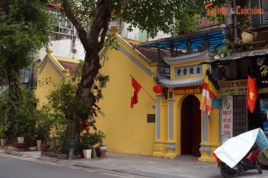 3. Chùa Kim Cổ (73 phố Đường Thành) là quán Đồng Thiên trong Thăng Long tứ quán. Theo sử sách, chùa Kim Cổ xưa thuộc địa phận thôn Kim Cổ, vốn là nơi tọa lạc cung điện vua Lý Thánh Tông xây dựng cho Nguyên Phi Ỷ Lan.