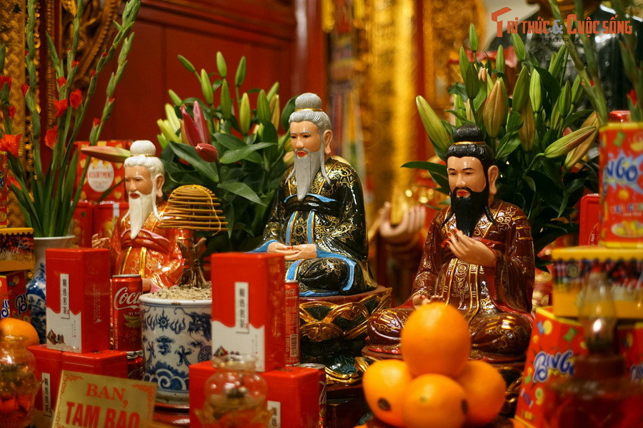 Ngày nay, dấu tích của đạo Lão ở chùa Kim Cổ chỉ còn thể hiện ở bộ tượng Tam Thanh - ba vị thần tối cao trong thế giới quan của đạo Lão. Các tượng này có kích cỡ tương đối nhỏ, mới được sư trụ trì đặt vào trước bàn thờ Phật thời gian gần đây.