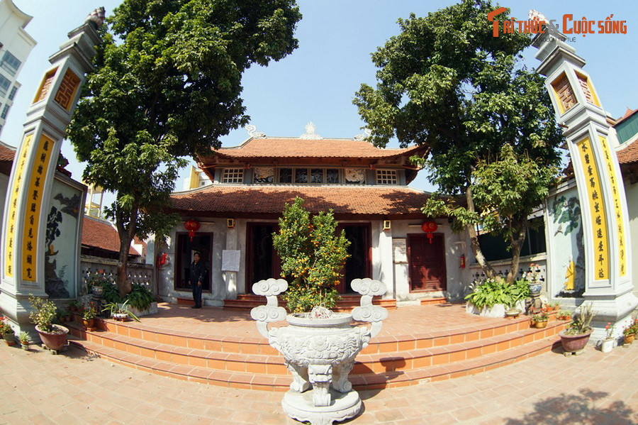 Với cảnh quan đẹp, suốt thời Lê sơ, Bích Câu đạo quán là một trong những danh thắng bậc nhất ở kinh đô. Đến thời Lê Trung Hưng, Đạo giáo suy thoái, phần lớn đạo quán dần dần trở thành đền, chùa. Bích Câu Đạo quán cũng chuyển sang thờ Phật và thờ Mẫu.