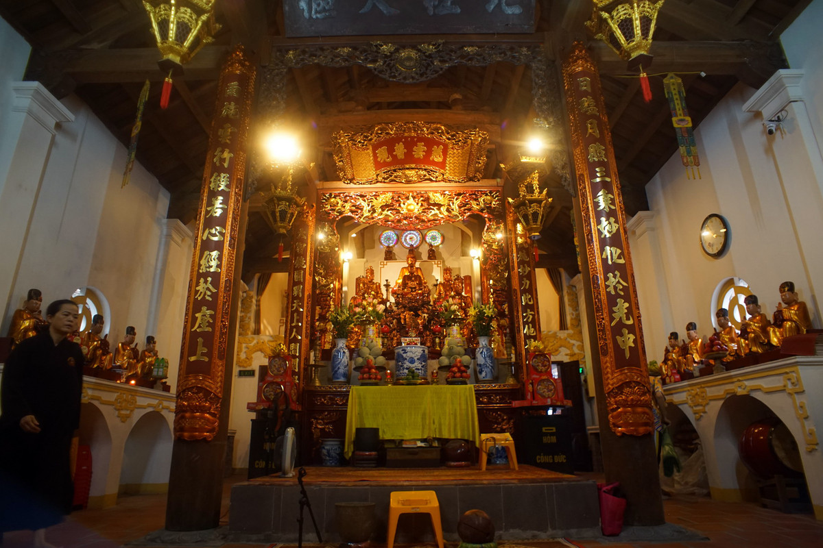 Cuối thời Hậu Lê, đạo Lão suy tàn, quán Huyền Thiên chuyển thành chùa thờ Phật. Công trình được tu bổ, sửa chữa nhiều lần và định hình kiến trúc từ cuối thời Nguyễn. Sau khi bị phá hủy do chiến tranh, chùa được xây lại năm 1948, trùng tu lớn năm 2014.