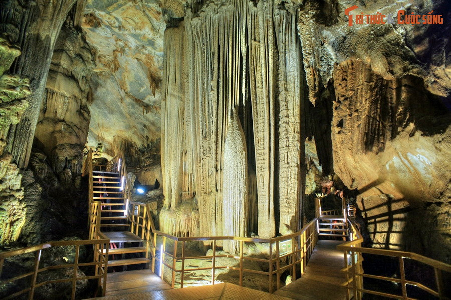  4. VQG Phong Nha - Kẻ Bàng - Quảng Bình. Nằm ở địa phận các huyện Bố Trạch và Minh Hóa của tỉnh Quảng Bình, Di sản thiên nhiên thế giới VQG Phong Nha - Kẻ Bàng được cả thế giới biết đến nhờ những hang động kỳ vĩ và hệ động thực vật đa dạng, giàu giá trị bảo tồn. 