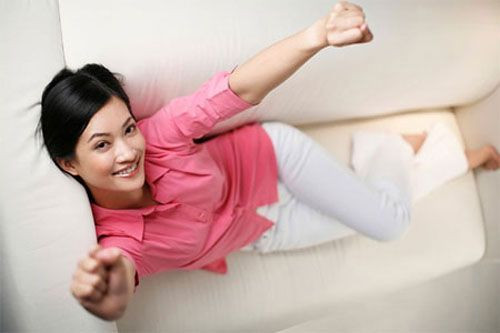 Giúp bạn biết cơ thể mình đang khỏe mạnh. Với phụ nữ, những thay đổi ảnh hưởng đến nội tiết sẽ tác động trực tiếp đến những ngày đèn đỏ mà bạn có thể phát hiện ra ngay. Bị tắt kinh, bị trễ hoặc bị sớm, rối loạn, bị rong kinh… đều là những dấu hiệu cho thấy bạn cần phải đi khám vì cơ thể có vấn đề. Thậm chí cả stress, thiếu cân hoặc thừa cân cũng sẽ để lại dấu vết rõ rệt trên mỗi kỳ kinh nguyệt.