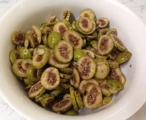 Tỳ vị hư nhược, rối loạn tiêu hóa: Sung 30g, thái nhỏ, sao hơi cháy, mỗi ngày lấy 10g hãm với nước sôi trong bình kín, sau 20 phút thì dùng được, chế thêm một chút đường phèn, uống thay trà trong ngày.