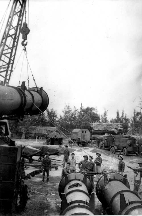 Trung đoàn 236 cũng là đơn vị trực tiếp làm nên chiến thắng trận đầu cho bộ đội tên lửa, ngày 24/7/1965. Khi đó, Tiểu đoàn 63, 34 - Trung đoàn 236 đã phóng hai quả đạn bắn rơi tại chỗ một tiêm kích F-4 thuộc hàng hiện đại nhất của Mỹ thời bấy giờ. Ảnh: Tổ hợp tên lửa phòng không S-75 Dvina, ký hiệu CA-75 được đưa vào Việt Nam từ cuối năm 1963.