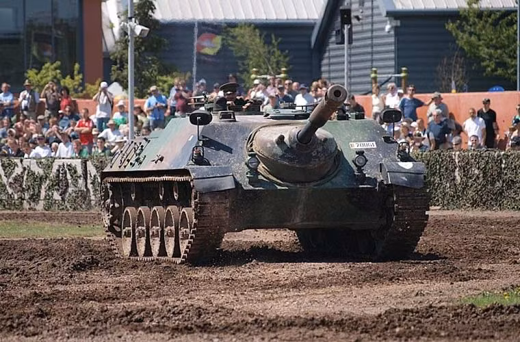 Ngày nay, chỉ còn một số lượng rất nhỏ Kanonenjagdpanzer nằm trong các bộ sưu tập tư nhân còn hoạt động biểu diễn.