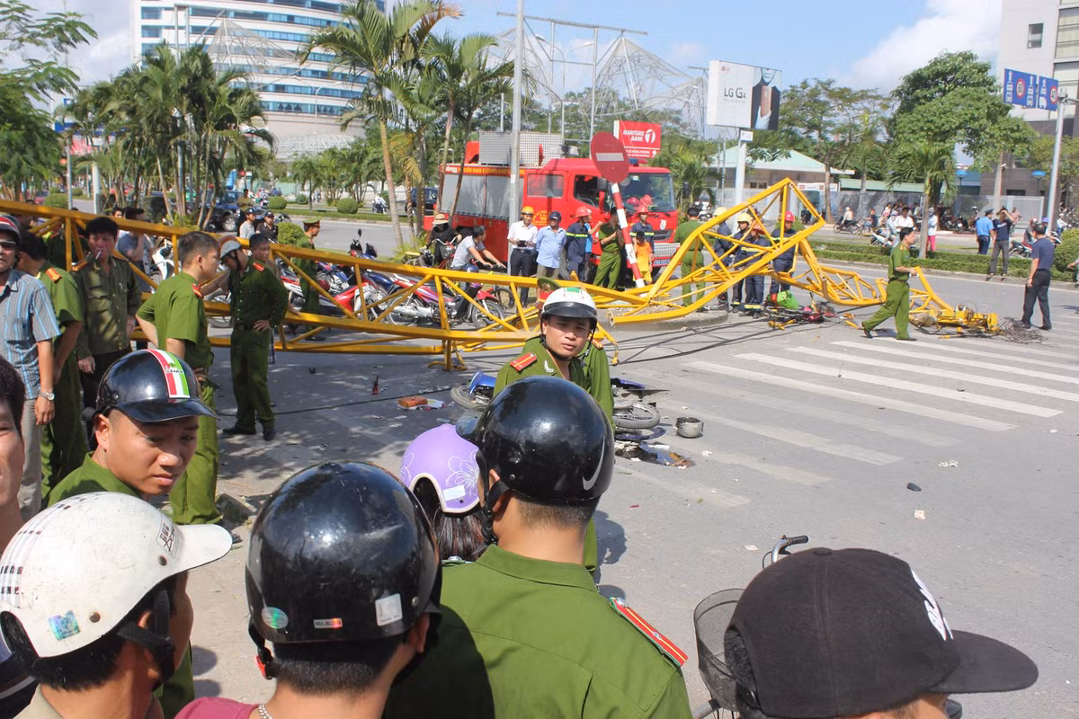 PV Kiến Thức sẽ tiếp tục cập nhật tình hình vụ tai nạn...