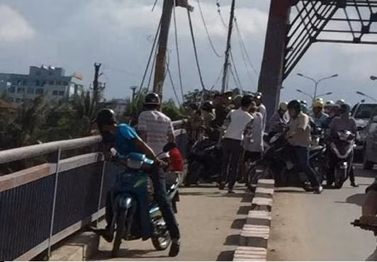 Nam thanh nien nhay song tu tu do buon tinh-Hinh-3