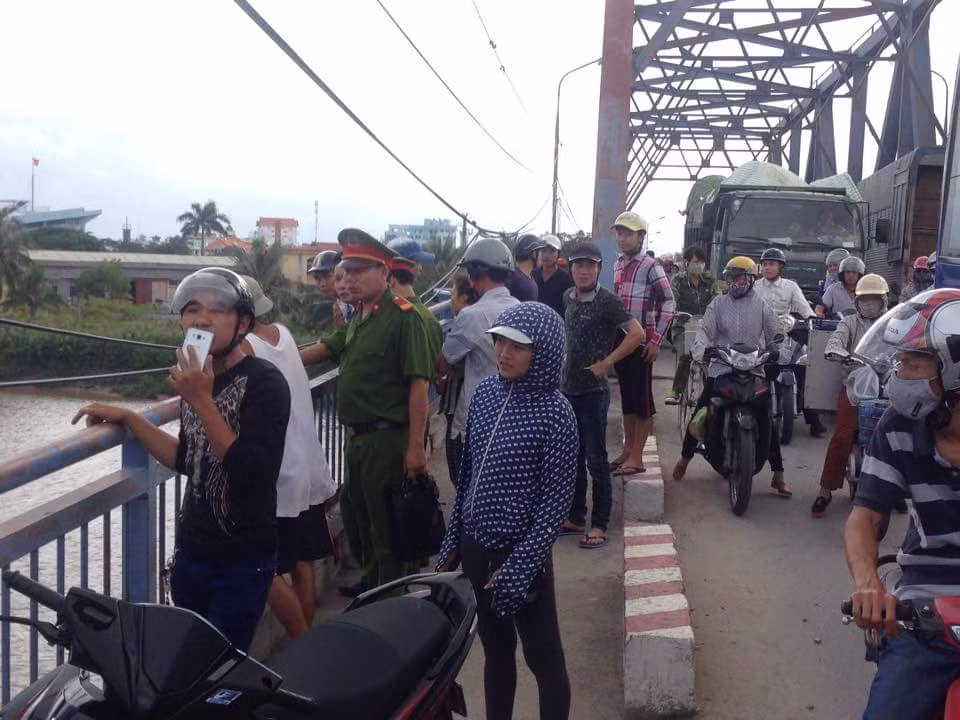 Nam thanh nien nhay song tu tu do buon tinh