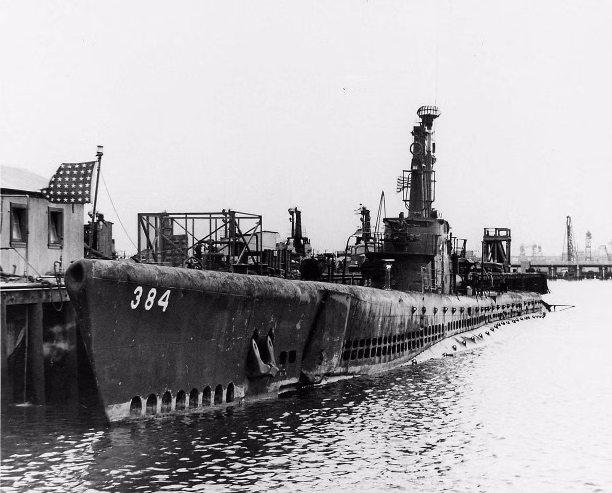 Parche được lắp đặt 10 ống phóng ngư lôi 21-inch (sáu ống ở mũi tàu và bốn ống ở đuôi tàu) và mang tổng cộng 24 quả ngư lôi Mark 14 (được thay thế bằng ngư lôi điện Mark 18).