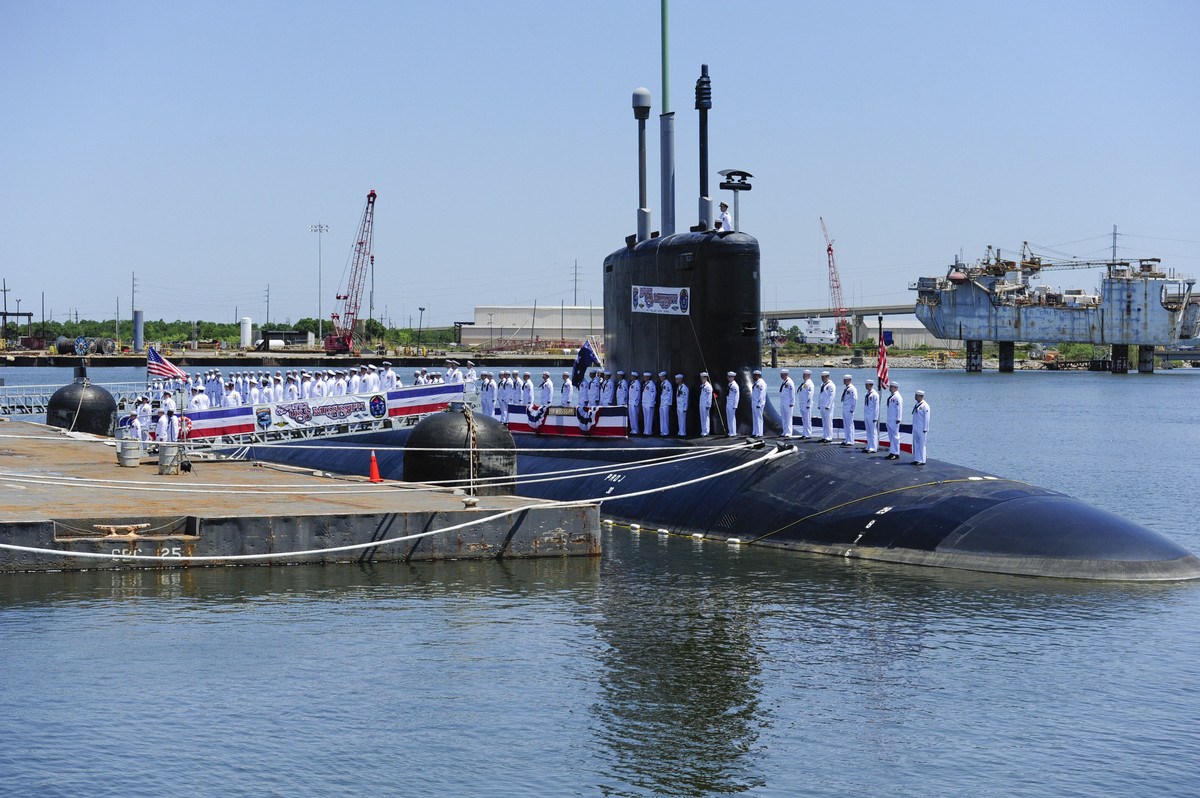 Động cơ đầy của tàu có thể tạo ra mức công suất tối đa là 5.400 shp khi nổi, 2.740 shp khi lặn, đồng thời giúp con tàu đạt được tốc độ di chuyển tối đa là 20,25 knot khi nổi và 8,75 knot khi lặn. Parche có tầm hoạt động là 11.000 hải lý khi nổi ở vận tốc 10 knot/giờ và có thể tác chiến tuần tra liên tục trong vòng 75 ngày.