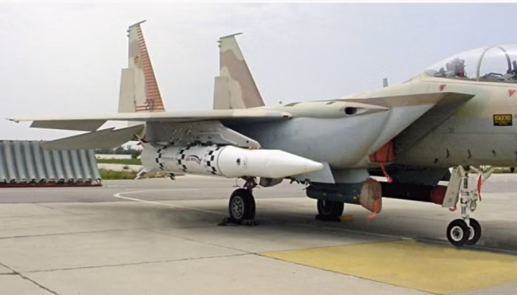 Mặc dù chưa được xác nhận chính thức, tuy nhiên một số nguồn tin cho rằng tên lửa Silver Sparrow có đặc tính kỹ chiến thuật rất đáng nể bao gồm tầm bắn 700 km và tốc độ trong khoảng Mach 8 - 10, tương đương 9.800 - 12.200 km/h.