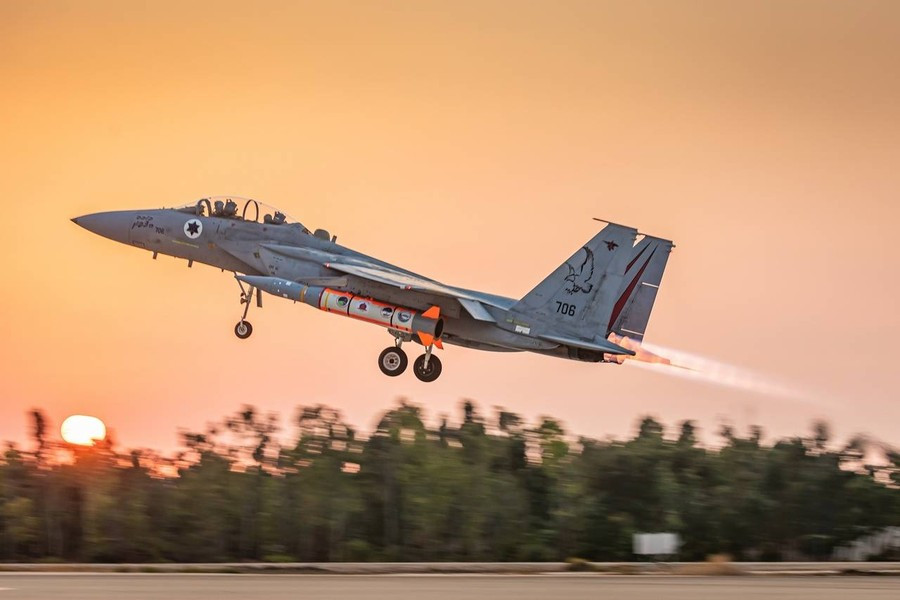 Căn cứ vào thông tin về tầm bắn và hình ảnh về quỹ đạo bay đặc biệt của tên lửa Silver Sparrow, có thể xác định nó không phải là mẫu tên lửa hành trình, mà là tên lửa đạn đạo chính xác cao.