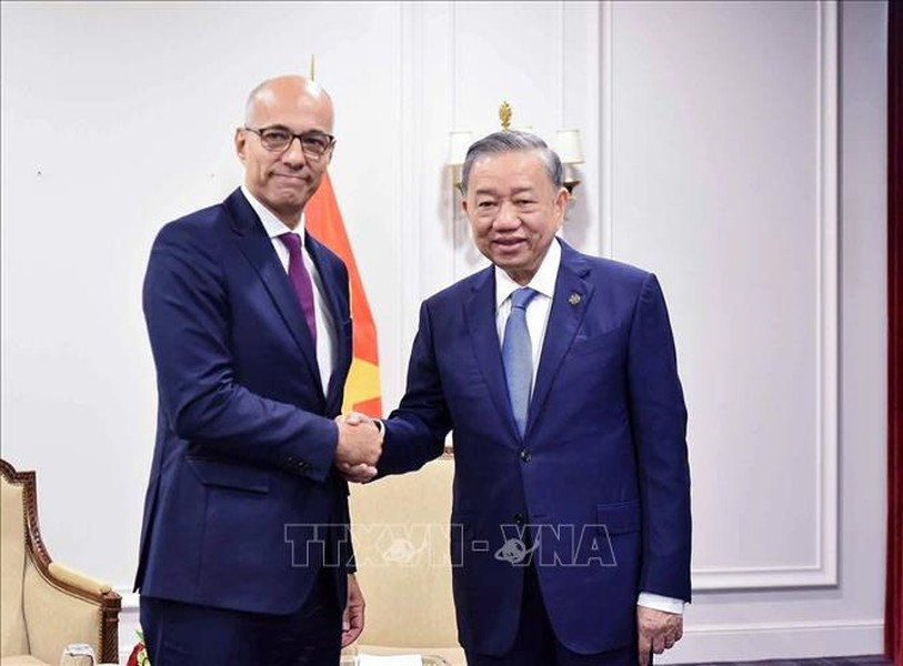 Đồng thời, Chủ tịch nước Việt Nam cũng đã có các cuộc gặp với ban lãnh đạo các tập đoàn quốc phòng Airbus và Safran, tuy nhiên không có thông tin chi tiết về nội dung thảo luận.