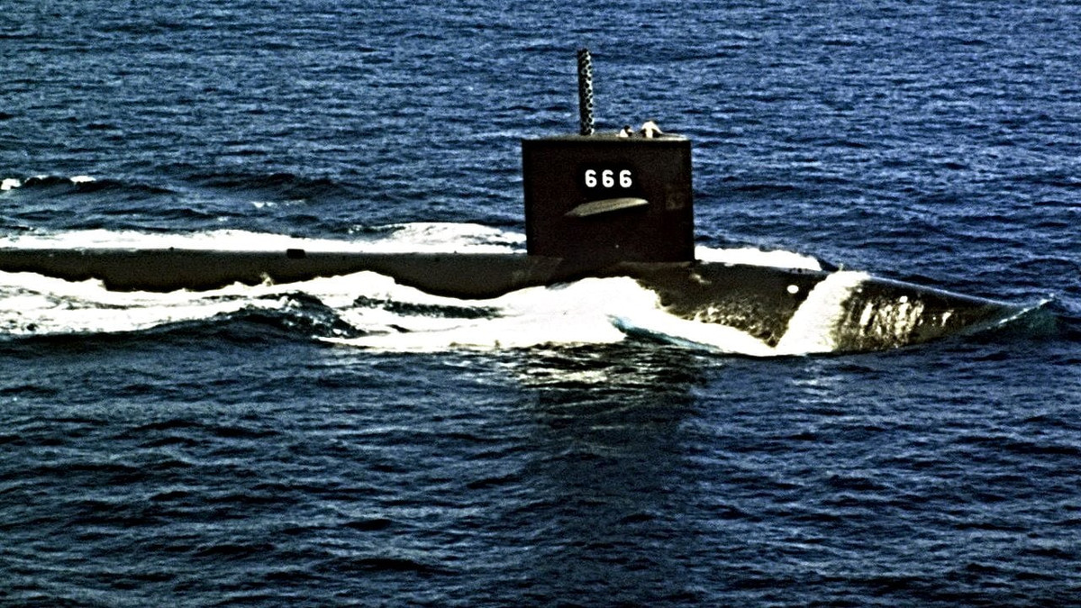 Hải quân Hoa Kỳ đã thành công trong việc khai thác cáp Okhotsk. Năm 1971, USS Halibut , một tàu ngầm gián điệp khác, đã đặt một thiết bị ghi âm nghe lén lớn trên cáp. Và khi Halibut ngừng hoạt động, Parche đã kế thừa vai trò nghe lén. Ngoài các hoạt động ở Biển Okhotsk, Parche còn tiến hành nghe lén gần Bắc Cực và cả ở Biển Barents.