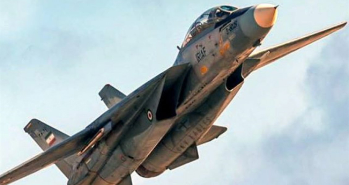 Bên cạnh bổ trợ cho F-14 Tomcat, giới lãnh đạo quân sự Iran ngay từ cuối thập niên 1970 đã nghĩ đến việc cần có một chiếc tiêm kích hạng nhẹ nhằm thay thế cho F-5 Tiger, khi đó F-16 Fighting Falcon tỏ ra phù hợp nhất.