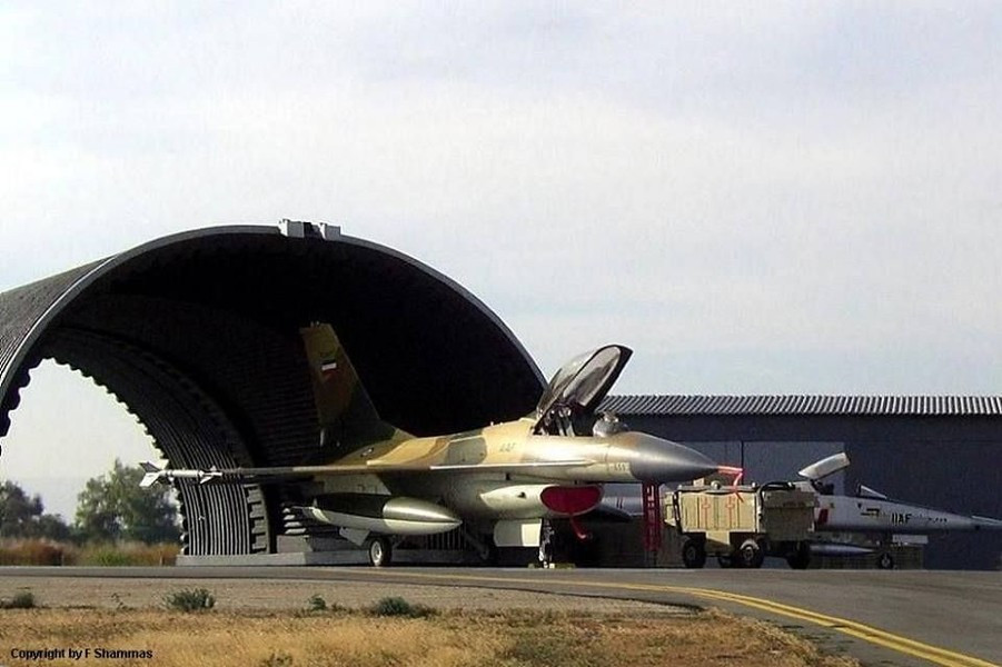 Iran có ý định mua tiêm kích F-16 từ cuối những năm 1970 như một phần của chương trình đầy tham vọng nhằm tăng cường sức mạnh cho lực lượng không quân. Bên cạnh đó, Tehran còn nhắm tới cả tiêm kích F/A-18 Hornet như một sự bổ sung cho F-14 Tomcat.