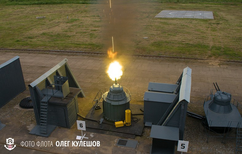 Pháo phòng không cao tốc hiện đại AK-630 6 nòng cỡ 30mm có tốc độ bắn nhanh khủng khiếp 5.000-6.000 phát/phút. Nguồn ảnh: Livejounal.