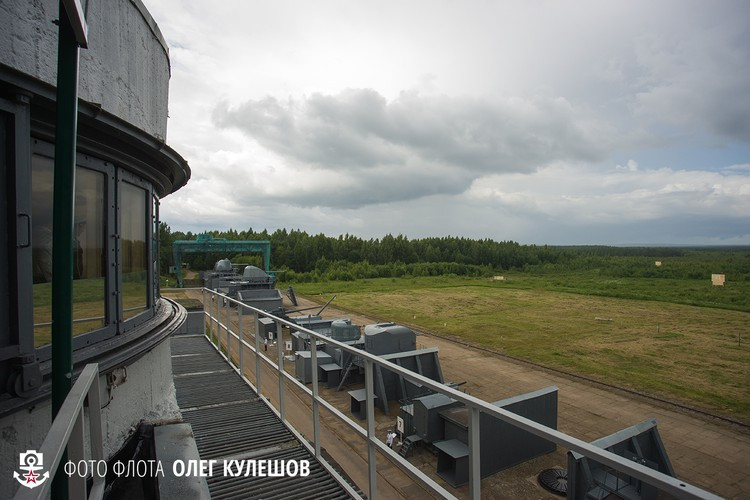 Đây có lẽ là trường bắn thuộc hàng lớn nhất thế giới với tổng diện tích ước tính 740km2 được bao phủ bởi đồng cỏ, cánh rừng và đầm lầy khó có thể vượt qua. Với diện tích cực lớn, các hệ thống pháo hải quân có thể thoải mái bắn ở mọi tầm mà không sợ vượt ra ngoài phạm vi an toàn. Nguồn ảnh: Livejounal