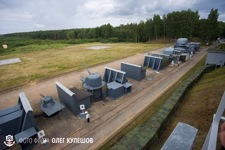 Đây là hình ảnh bên trong thao trường Rzhevskij, ngoại vi St.Petersburg - Một địa điểm hết sức đặc biệt, là nơi thử nghiệm rất nhiều loại pháo hạm của Hải quân Nga.