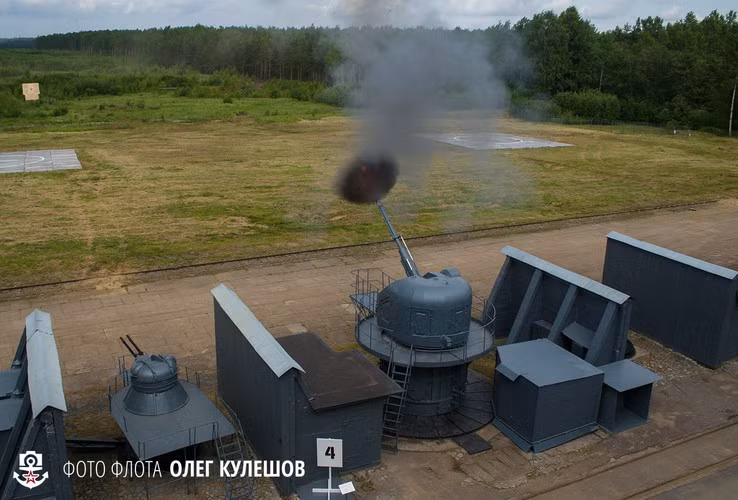 AK-176 đạt tốc độ bắn khoảng 120 phát/phút, tầm bắn mục tiêu mặt nước đến 15km. Nguồn ảnh: Livejounal.