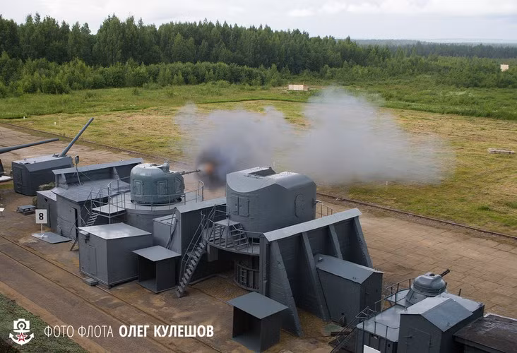 Pháo hạm AK-176 đang khai hỏa – loại pháo này hiện được Hải quân Nhân dân Việt Nam sử dụng rộng rãi. Nguồn ảnh: Livejounal.