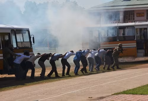 Thực hiện giải thoát con tin.