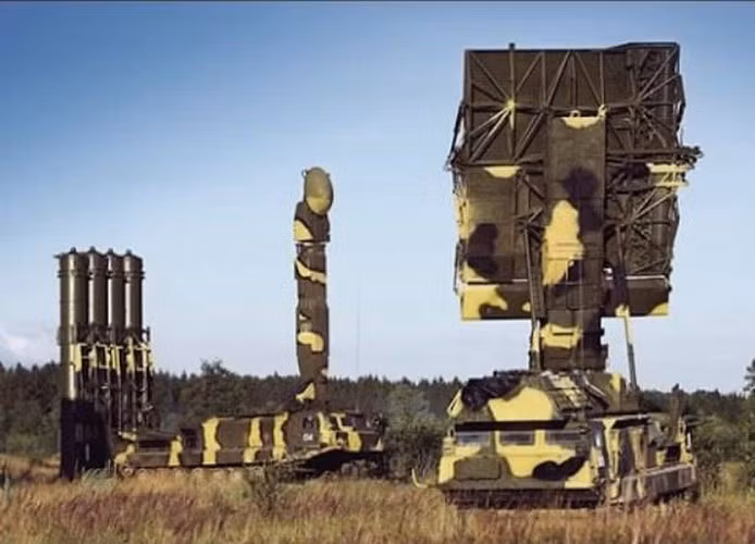 Lợi thế của việc này là tên lửa S-300VM sẽ bay đến mục tiêu nhanh hơn, đồng thời động năng tiếp cận mục tiêu cao hơn so với dòng tên lửa một tầng 48N6.