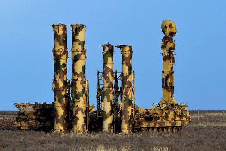 Tốc độ trung bình của tên lửa 9M82 cũng đã bằng 85 - 90% tốc độ tối đa của tên lửa 48N6E2/E3. Ống phóng kiêm ống bảo quản giúp tên lửa chỉ phải kiểm tra tình trạng sau quãng thời gian lên tới 10 năm.