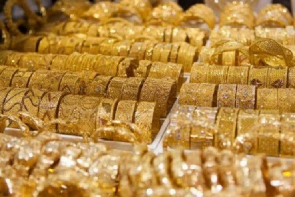 Gia vang hom nay 25/8: Vang tren da tang?