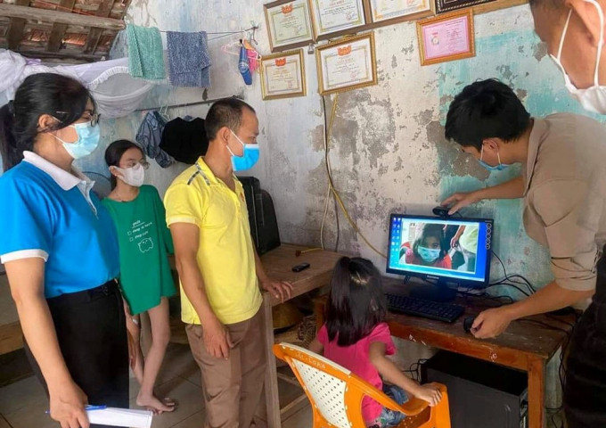 Hoc sinh, sinh vien duoc ho tro vay 10 trieu dong de mua may tinh