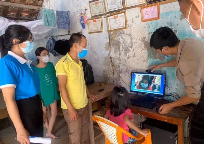 Hoc sinh, sinh vien duoc ho tro vay 10 trieu dong de mua may tinh