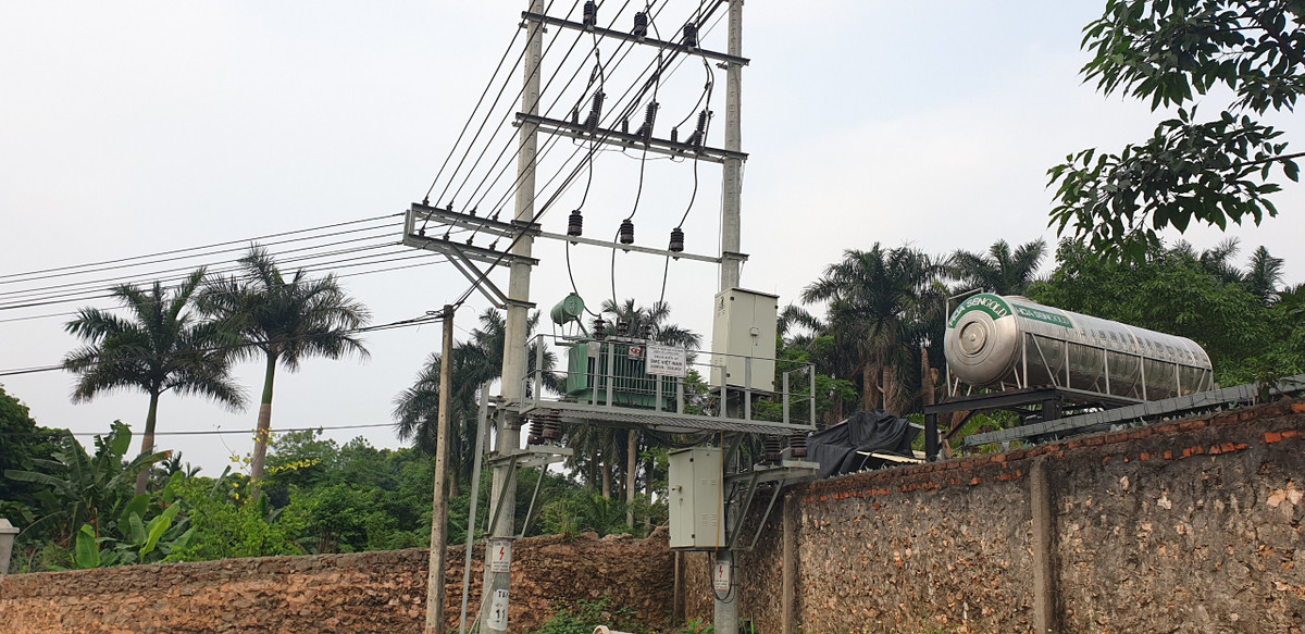 Đặc biệt, ngày 26/10/2020, UBND huyện Lương Sơn ra văn bản yêu cầu Công ty CP sữa chua trân châu Hạ Long tạm dừng hoạt động để hoàn thiện các thủ tục đầu tư; yêu cầu công ty di dời trạm biến áp đã lắp đặt trên đất của UBND xã Nhuận Trạch quản lý.